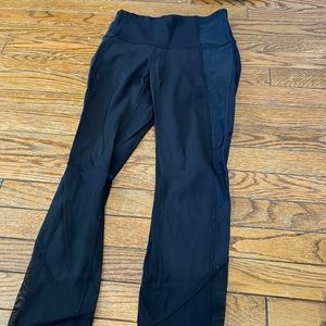 LULULEMON FULL LENGTH WUNDER UNDER LEGGINGS WITH POLKA DOT MESH SEAMS.